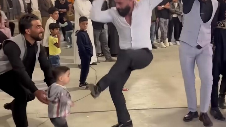 ถ้าไม่มีหัวเข่าโลหะก็เต้นท่าแบบนี้ไม่ได้…