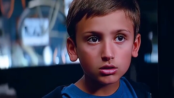 I heard that everyone has a dream of being a hero when they were young. Which superhero did you most