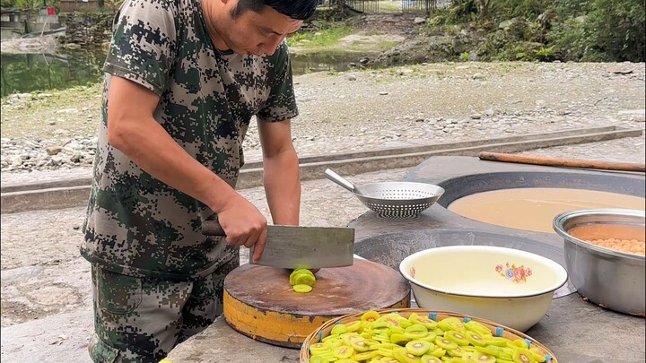 Nồi trà sữa đầu tiên của mùa thu.