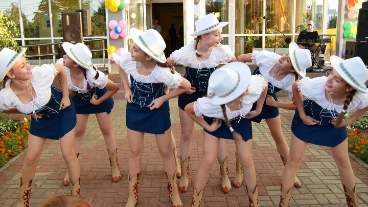 Russian Girl Dance