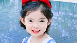 Sweet girl is coming! How can there be such a cute girl!