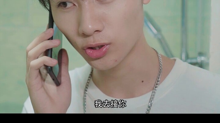 Apakah kamu sangat suka menjadi Aquaman? Lalu kembali ke air dan diam di sana.