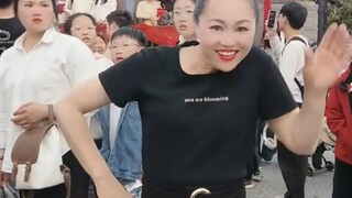 头不是自己的?!这位姐妹儿的机械小头舞过于炸裂了!