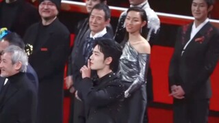 “他在哪里星光就在哪里” 万众瞩目 ! !