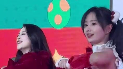 Aku tidak pernah berpikir aku akan menari mengikuti lagu "Catalena" milik Orange Caramel dengan kost