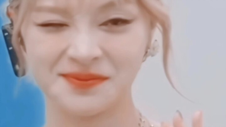 Xiao Mei is the best!!! Why is she so cute!!! I’m going crazy!