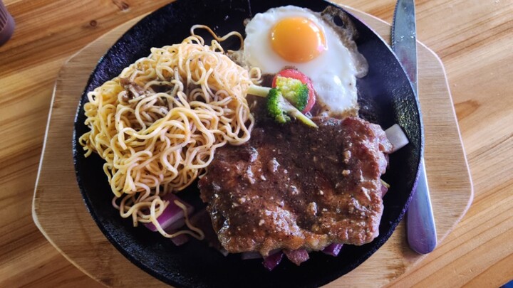 สเต็กเนื้อข้างถนนราคา 23 หยวน รสชาติสู้สเต็กไก่ได้!