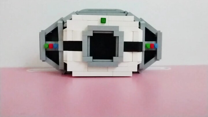 ผู้ที่ชื่นชอบการต่อบล็อคมือใหม่จะสร้างเข็มขัด Kamen Rider Decade ได้อย่างไร