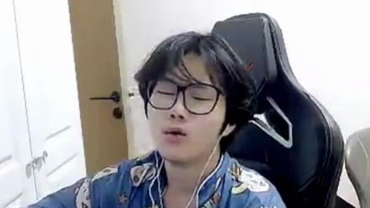 Xiao Yu Shen streams himself uninstalling Honor of Kings, dropping 300 points in just three days—so 
