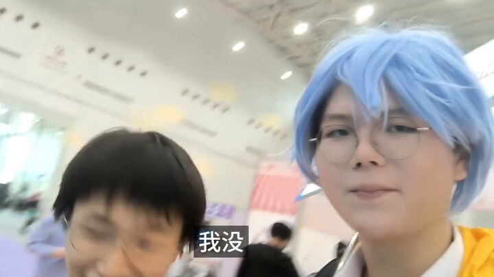 When you cosplay Pingzijun152 at a comic convention and ask the cosplayer if Genshin Impact is fun?