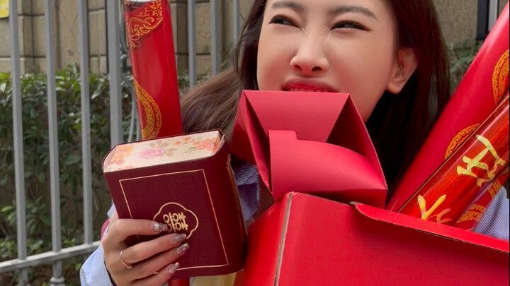 Ngày Tết bố mình tiêu hết tiền chỉ để nghe cho vui tai thôi.