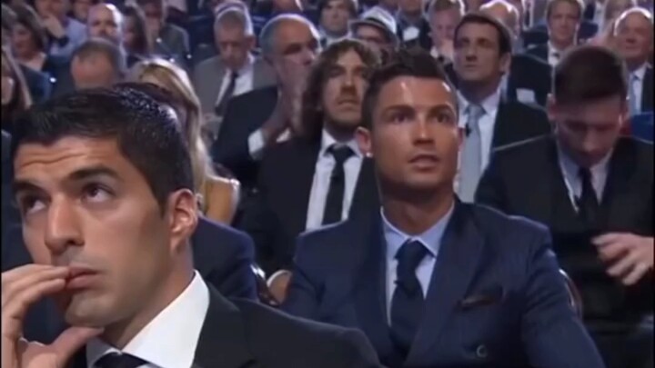 Ketika guru meminta kami naik ke panggung untuk mempresentasikan tugas yang kami kerjakan selama sem