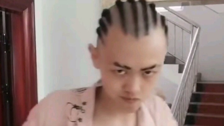 فتاة النيران الشيطانية هي أنا، لا تزاحمني (500 إعجاب لـ up يرتدي ملابس نسائية)