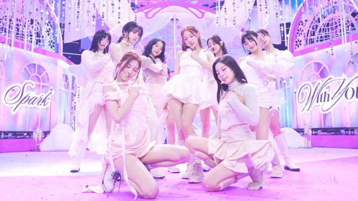 TWICE – ONE SPARK – Sân khấu quay một lần duy nhất