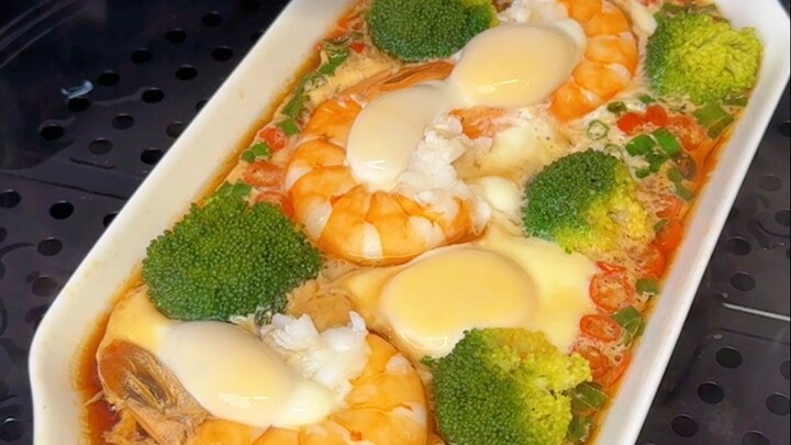 Simple, quick, delicious, and nutritious—those are Lao Liu’s cooking principles.