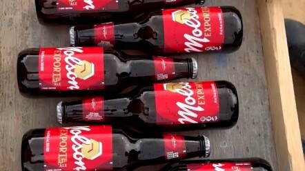 滚瓶子下刀山爆破大赛