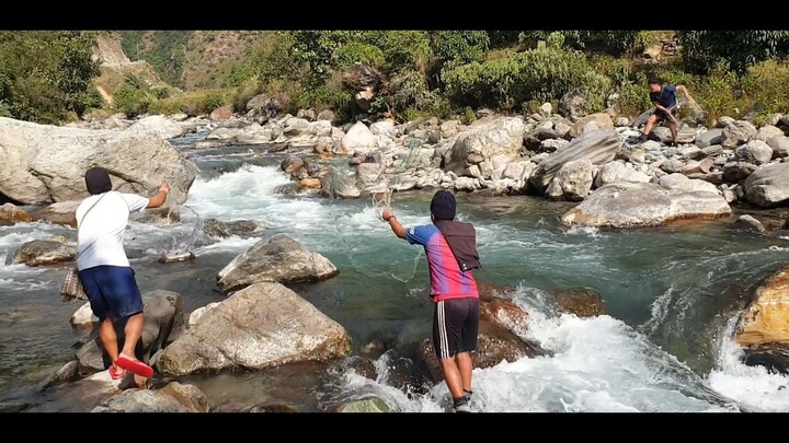 Cast Net Fishing in Nepal | Himalayan Trout Fishing with Handmade Cast Net |