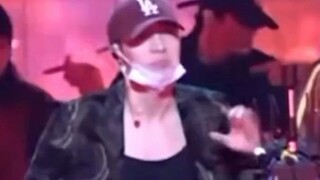 จางอี้ซิงมาถึงเร็วในช่วงซ้อมตอนเย็นและแสร้งทำเป็นสงบ น่ารักมาก