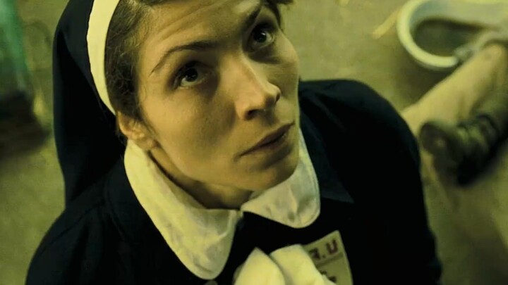 سقطت الفتاة فقط، ولم تكن تتوقع أن ذلك سيُفجّر قنبلة نووية!