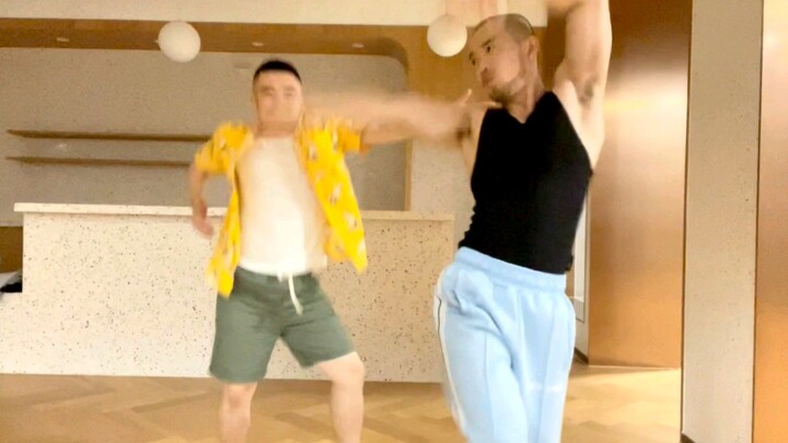 【I Love Jolin Tsai】Beijing Bear Monkey Sisters cover stars align