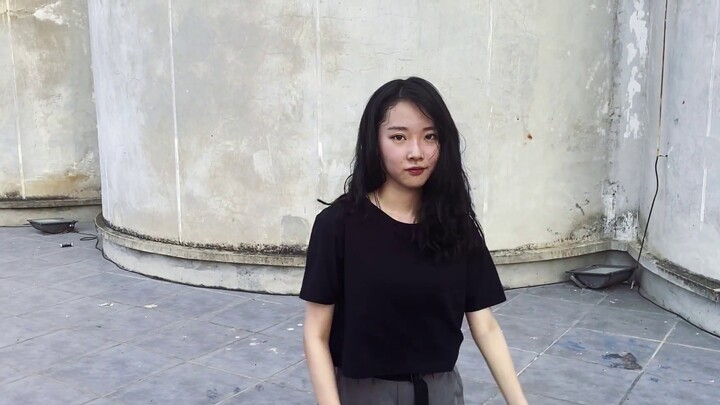 Seorang gadis super keren menari mengikuti lagu "Breaking the Wind" | Versi Times Youth League | Bah