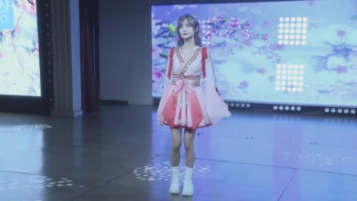 娜娜生日的前一天，水水穿着她的衣服跳了春夏秋冬，呜呜呜呜呜