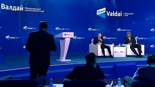 Professor Glenn Diesen speaking with President Vladimir Putin at Valdai Discussi