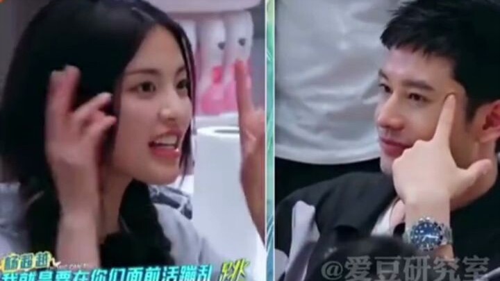 Dương Siêu Việt đâu phải con cừu non hiền lành, sao có thể để người ta tùy ý sai khiến được chứ?