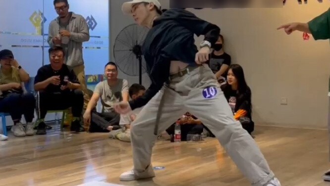 [ล็อค] ถ้าเต้นแรงมากในการแข่งขันก็จะเต้นแรงมากเช่นกัน