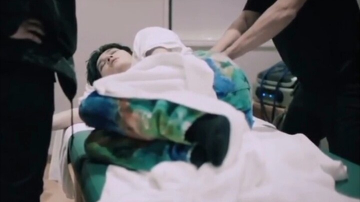 [Taeyong] In places the camera can’t reach, he silently endures the pain from his back injury. No ma