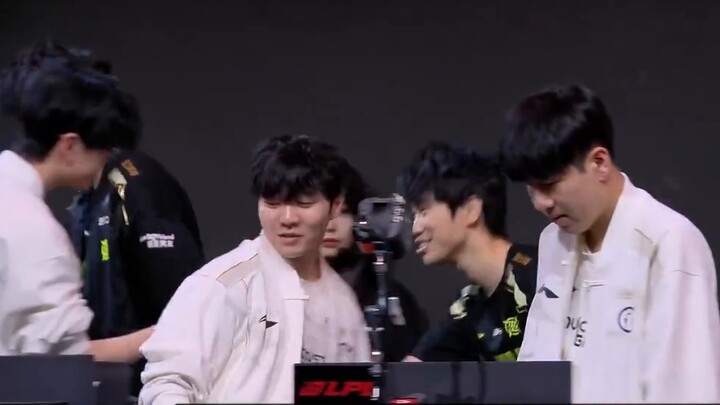 [Replay] Doinb ยังบดขยี้ IG ได้หลังจากพักไปสองปี? ใครกันแน่ที่ผิดจริง ๆ ที่ทำให้ทีมออลสตาร์เป็นแบบนั