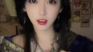 Masa harus berterima kasih di sini, bajunya tembus pandang (pria), aku sudah kritis mencari-cari kel