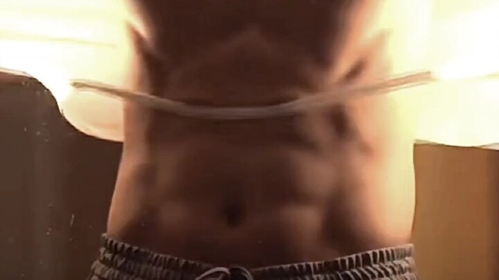 【Zhou Junwei】All the abs you didn’t see on “Name Exam” are here to make up for it!