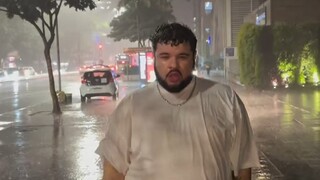 《一个人跳舞（雨中自信版）》