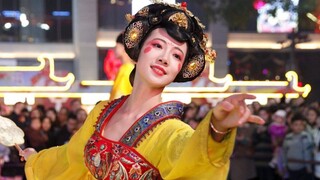 西安大唐不夜城不倒翁小姐姐皮卡晨来啦！