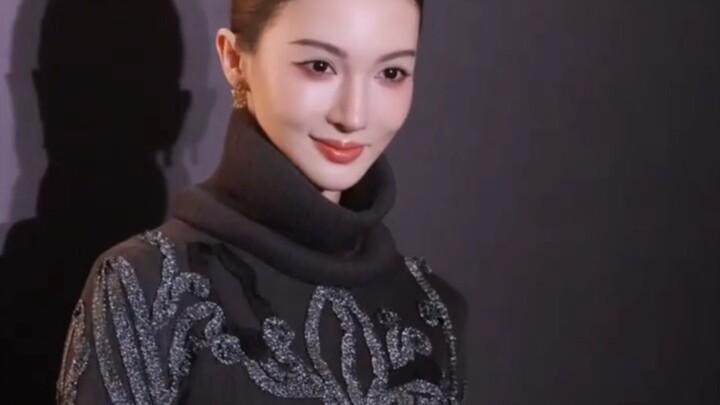 Những người này... ngoài Nhiếp Y Trí thì có ai làm được biểu cảm mạnh không nhỉ?