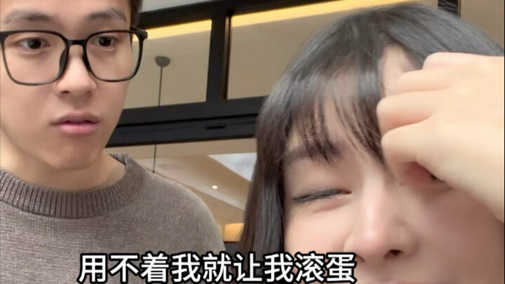 Khi cả nhà nhất quyết đòi xem điện thoại của tôi haha