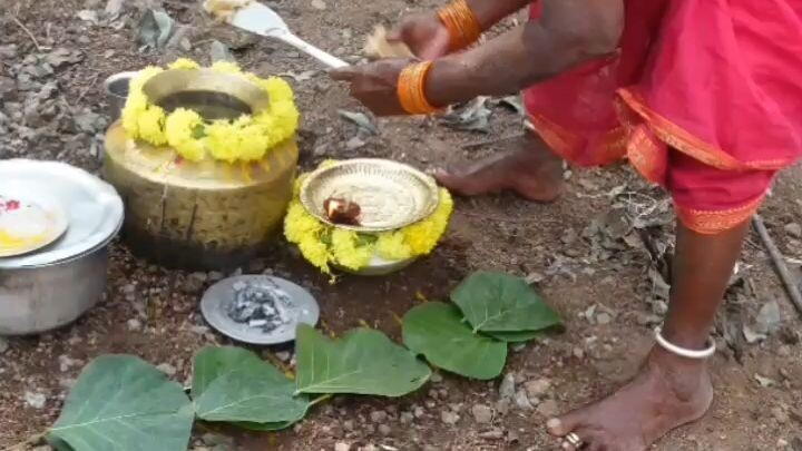 Offering food to hindu god in india