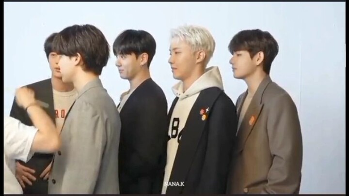 The way hobi immediately put his hand on jimin's arm because he knew what was about to happen...