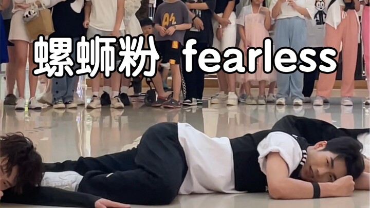 Nhảy xong bài fearless thì toàn thân bất động