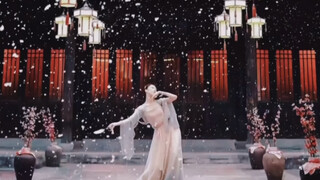 往事流转在你眼眸，一边遗忘一边拼凑