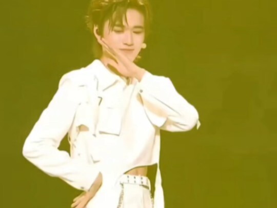 Ayo lihat tarian girl grup dari Guru Xiao Song, aku benar-benar sangat menyukainya, tidak tahan lagi