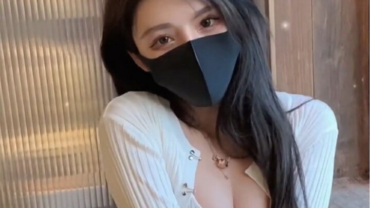 When I Was Young, I Didn’t Know How Beautiful My Sister Is