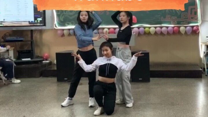 Buổi biểu diễn mừng năm mới của học sinh trung học phổ thông, hãy ghi lại khoảnh khắc này!