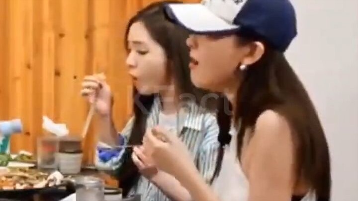 [Red Velvet] Kang Seul-gi’s Amazing Bottle-Opening Trick