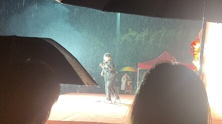 The way your fingers dance across the strings is so cool! This year’s favorite school Lantern Festiv