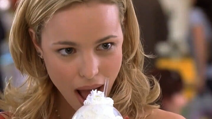 Cô gái ngủ một giấc dậy bỗng thành ông chú, phản ứng của cô bạn thân thật sự quá lố!