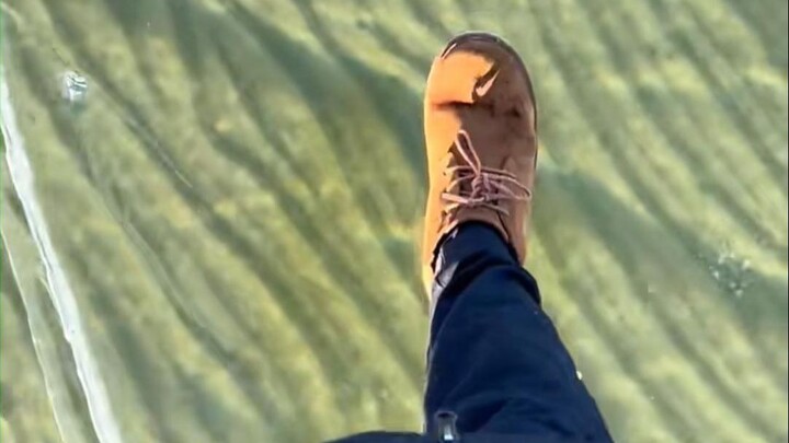 Tại sao phải tránh xa mặt hồ đóng băng?