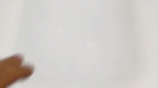 ทันทีที่เขาเอื้อมมือเข้าไปในชักโครก ฉันรู้สึกไม่สบายใจขึ้นมาทันทีเลย