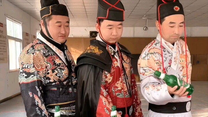 Kalian mau masuk pabrik mana?